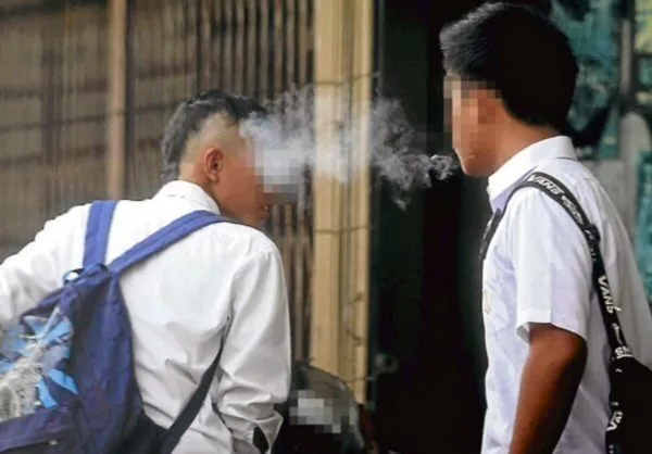 pelajar hisap vape di tandas sekolah