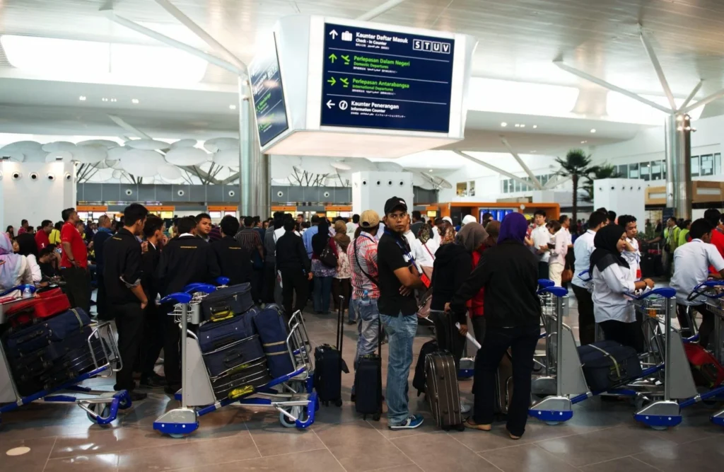 gangguan penerbangan Asia Barat